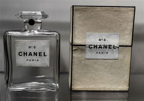 combien coute le parfum chanel n 5|Chanel 5 perfume for sale.